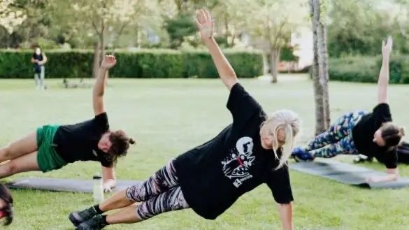 Group side plank workout