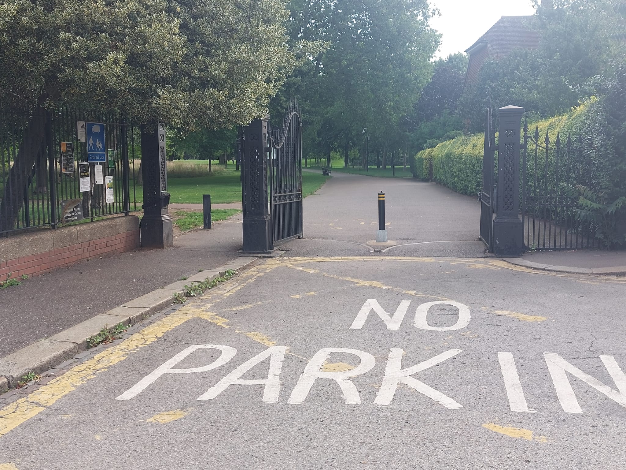 Entrance to West Ham Park Stratford | Personal Trainer Tips